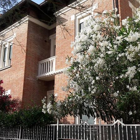 Appartamento In Villa Pesaro Kültér fotó