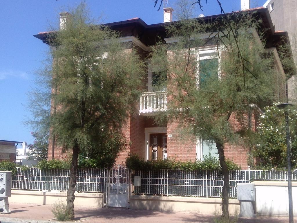 Appartamento In Villa Pesaro Kültér fotó