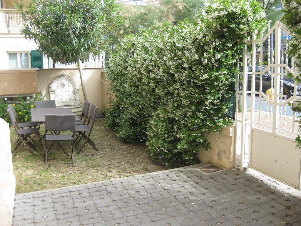 Appartamento In Villa Pesaro Szoba fotó