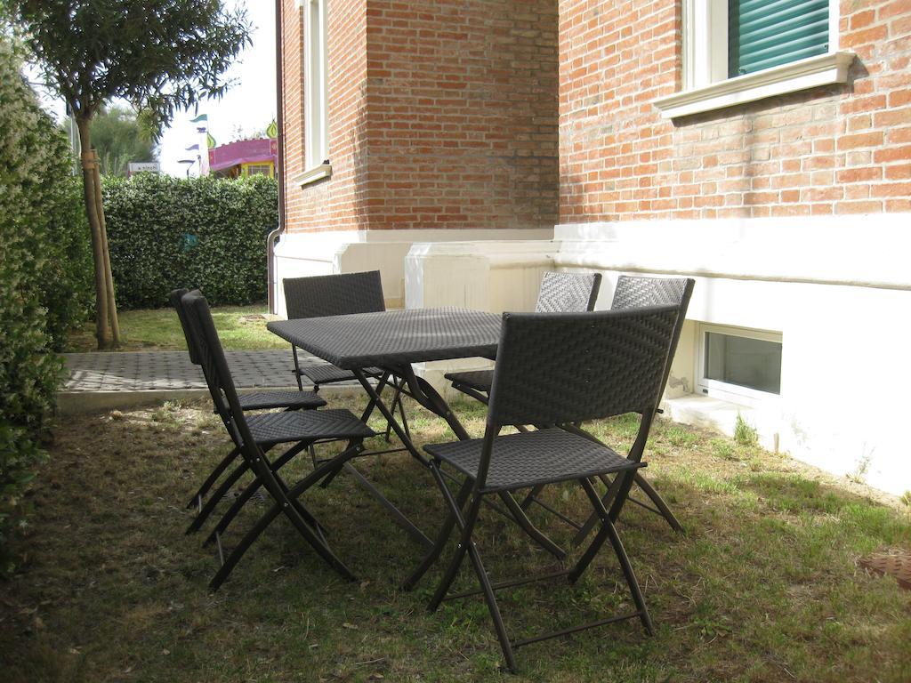 Appartamento In Villa Pesaro Szoba fotó