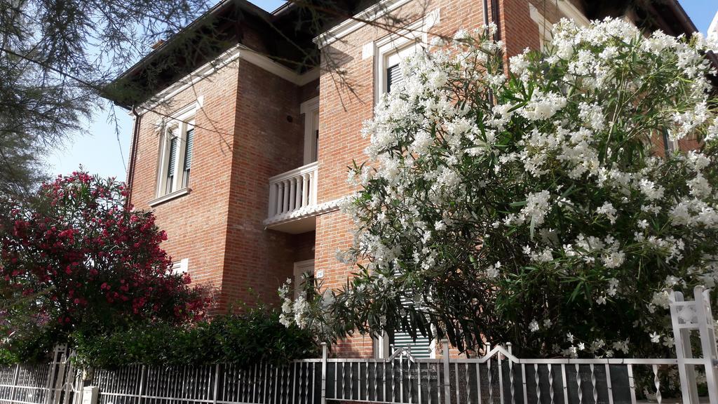 Appartamento In Villa Pesaro Kültér fotó